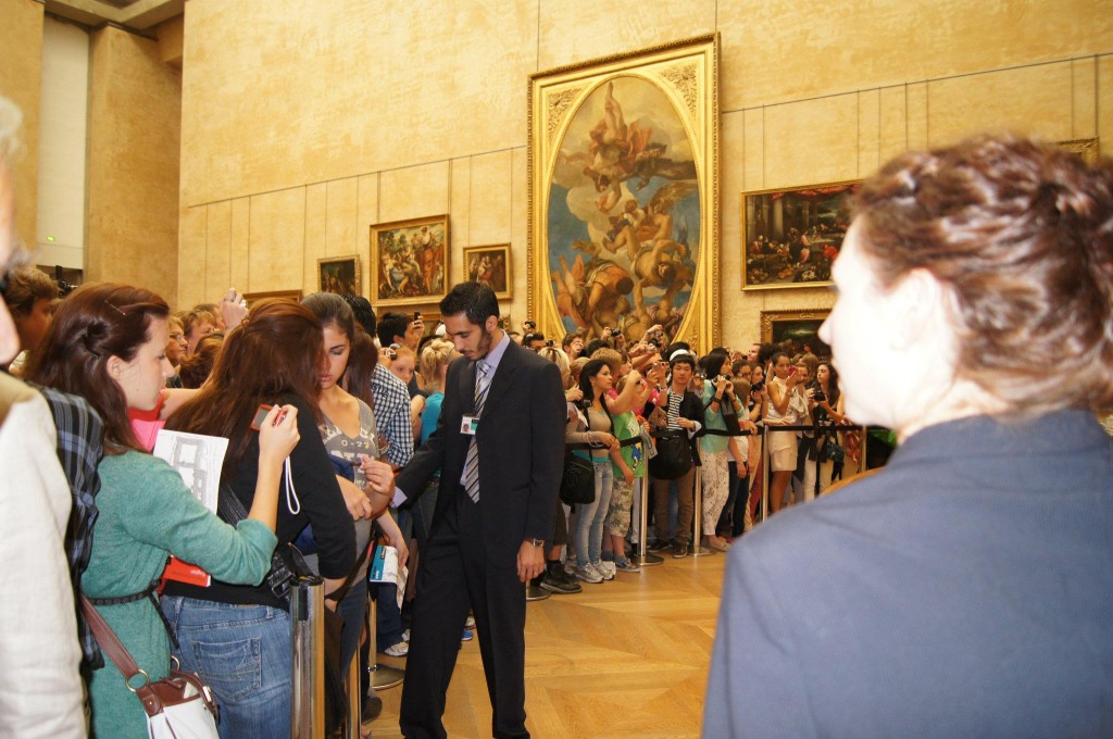The Mona Lisa crowd