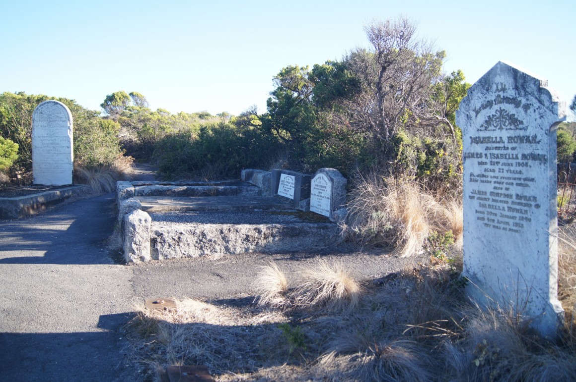 Shipwreck graveyard 12 Apostles Australia - Copyright