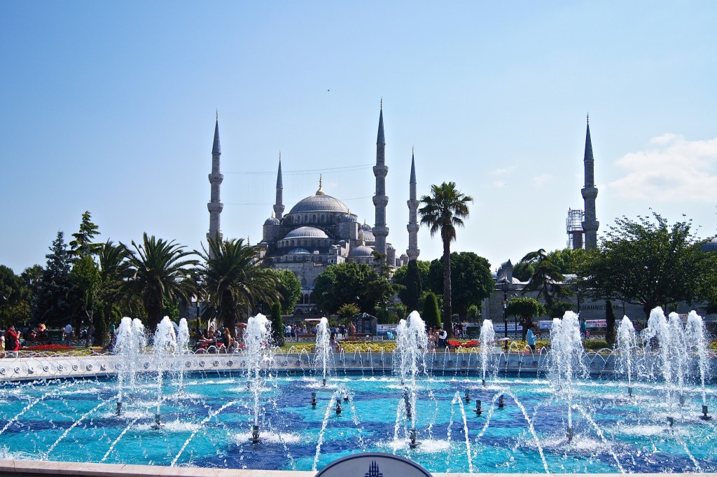The-blue-mosque-15-places-to-visit-in-Istanbul-copyright